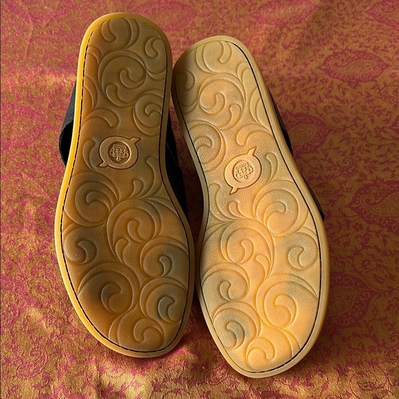 Born Black and Tan Sandals with Leather Finish - Picture 4 of 7